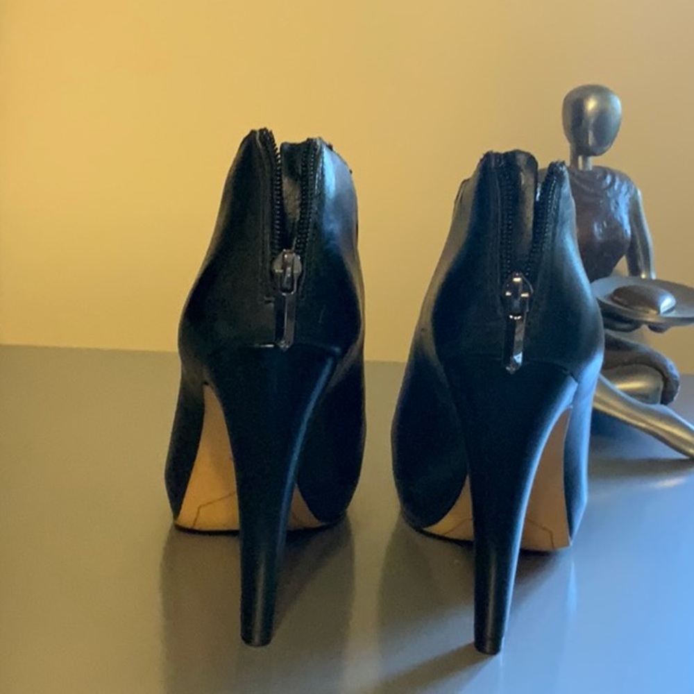 Sam Edelman reasonable offers only - Picture 3 of 4